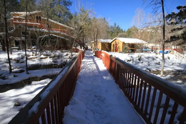 Crown King Cabins and Suites