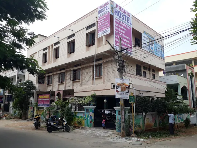 PRANIS HOSTEL FOR GIRLS & WORKING WOMEN