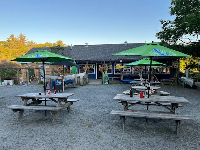 Gilly's Snug Harbour Restaurant & Marine