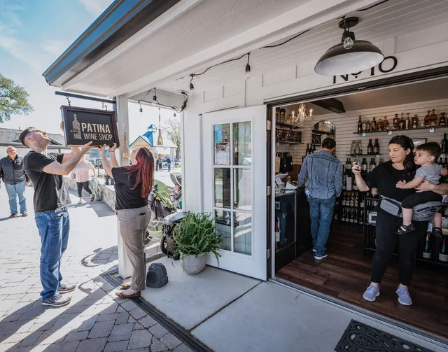 McHenry Riverwalk Shoppes