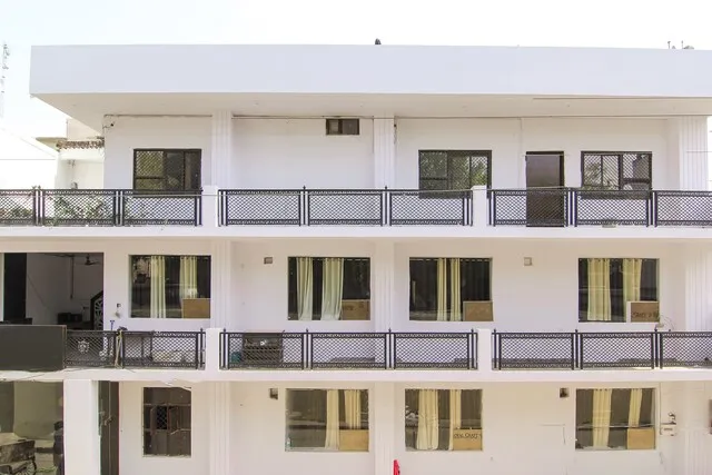 OYO Flagship 13652 Hotel Rajput