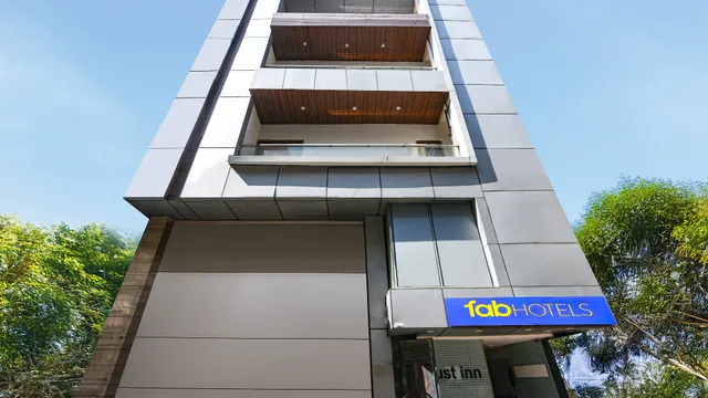 FabHotel Just Inn