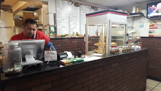 GIOVANNIS PIZZA & BAKERY