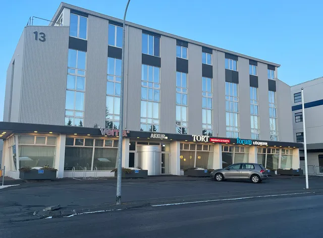 R13 - A Townhouse Hotel