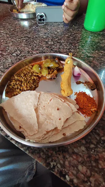 Uttara Karnataka shaili jolada roti uta(tiffin)
