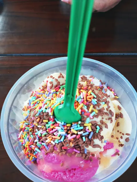 Bar, Night Club and Ice Cream Ice Cream Kiss