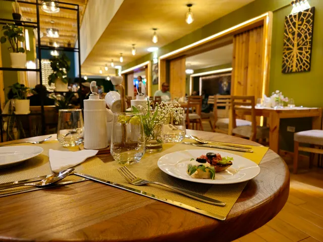 Keteme Pizzeria Restaurant + Lounge