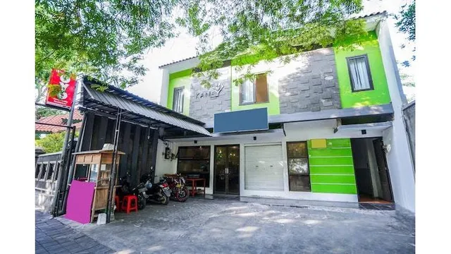 Super OYO 1956 Kana Family Residence