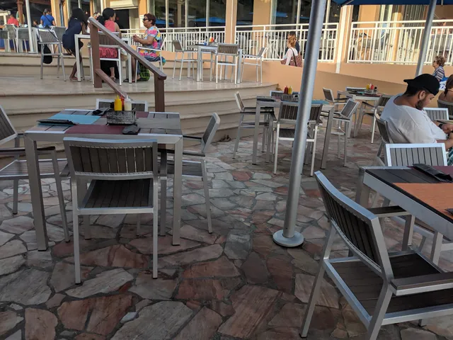 Gizmos Bar And Grill