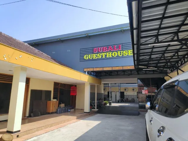 SUBALI GUESTHOUSE & KOST