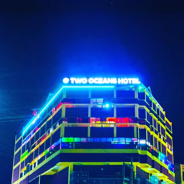 Two Oceans Hotel-voi