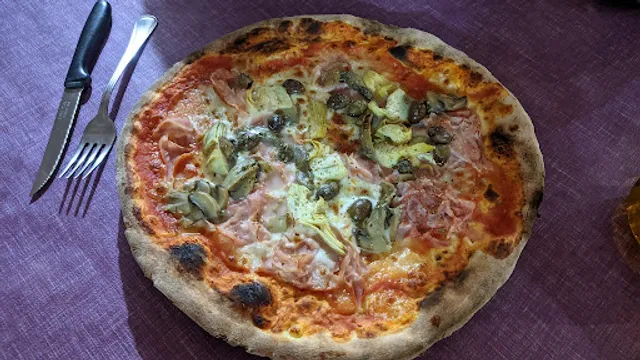 Pizzeria Aquila Nera Di Satta Francesco