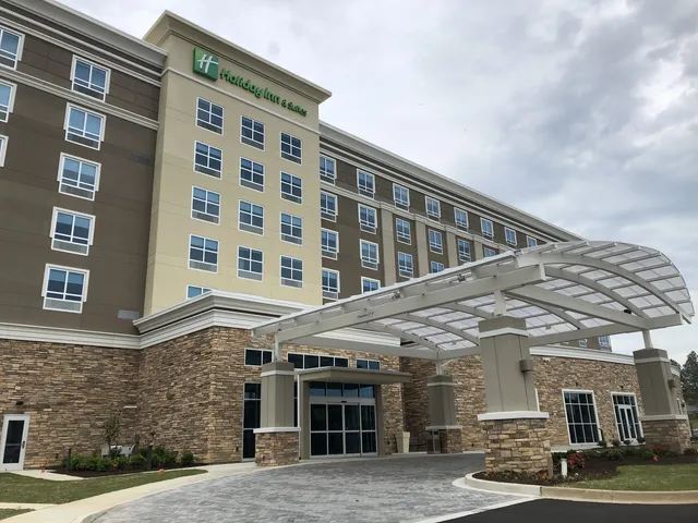 Holiday Inn & Suites Memphis Southeast-Germantown by IHG