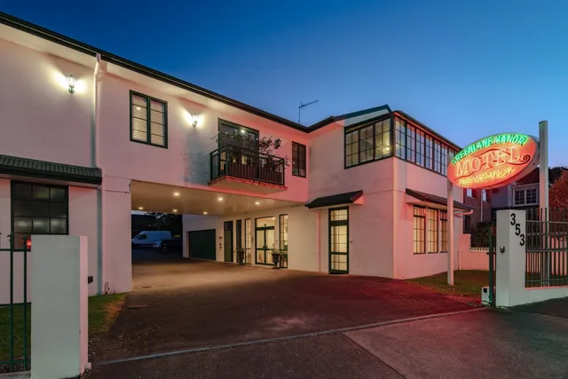 Greenlane Manor Motel