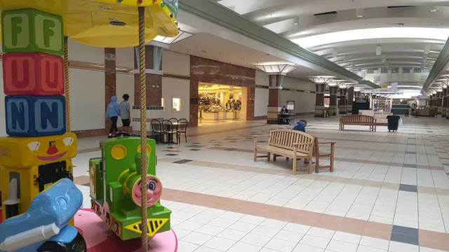VON MAUR