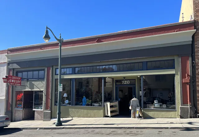 The Cat Vintage & Antiques