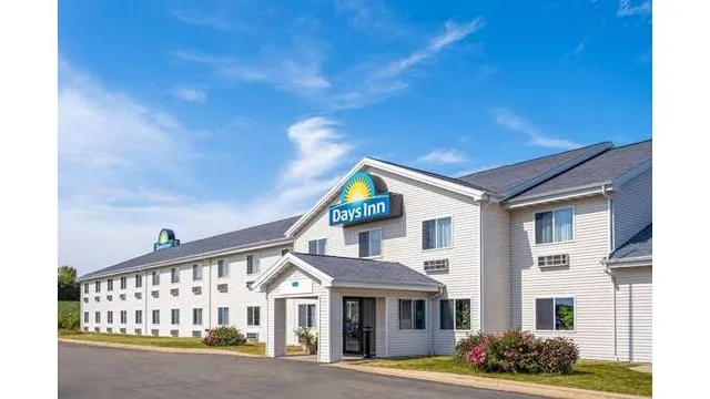 Days Inn by Wyndham Neenah