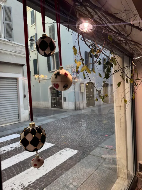 Livello 24 - Abbigliamento, abiti da Parigi, Accessori, Profumi, Scarpe