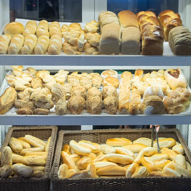 380 Padaria e Confeitaria - Cambuí