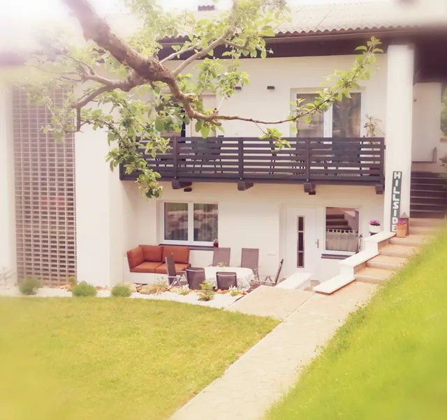 Hillside rooms and apartment