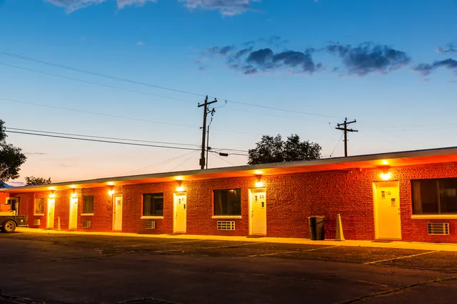 Homestead Inn Motel and Place RV Park