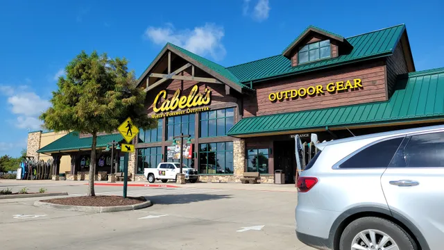Bass Pro Shops/Cabela’s Boating Center