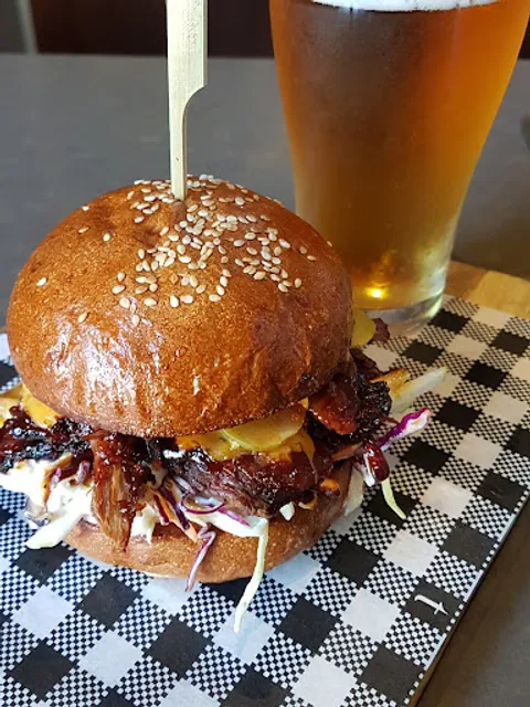 Tower Hotel, Hawthorn East