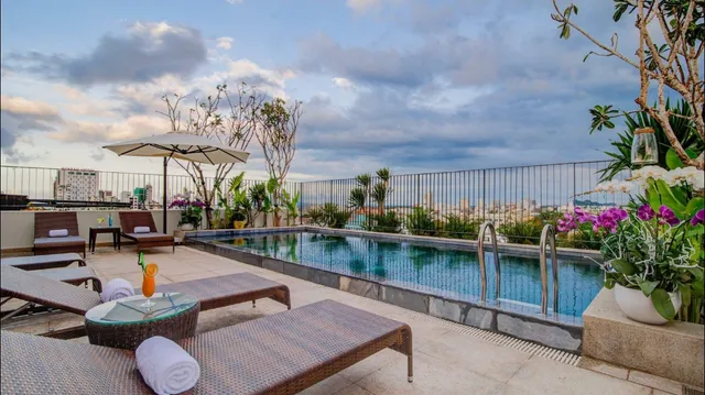 Moon Hotel and Apartments