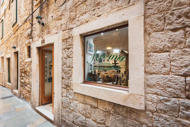 Aroma Dalmatia (Suverninica A Roma Dalmatia)