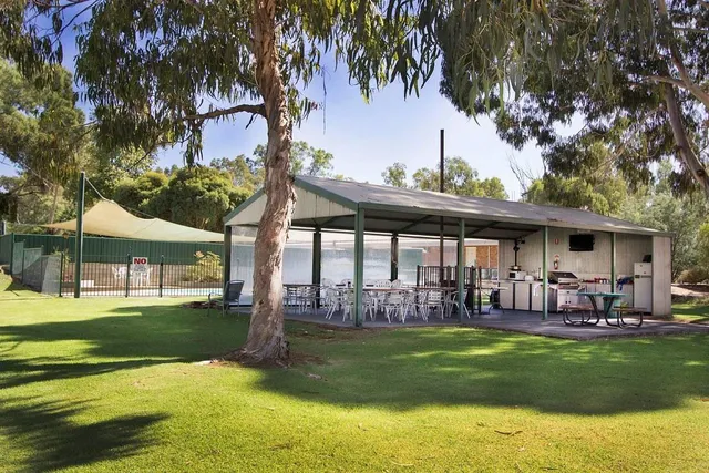 Early Settlers Motel