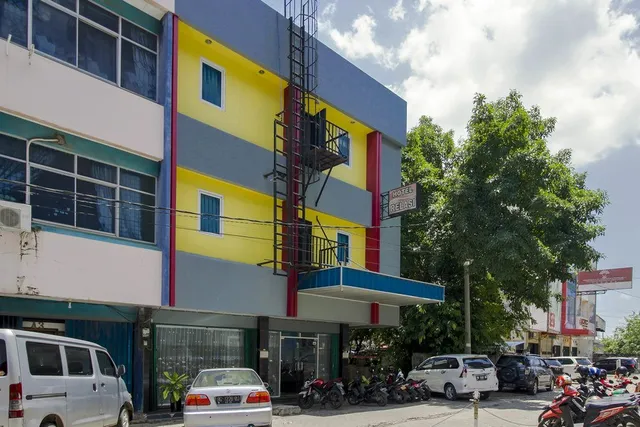 RedDoorz near Living Plaza Palembang