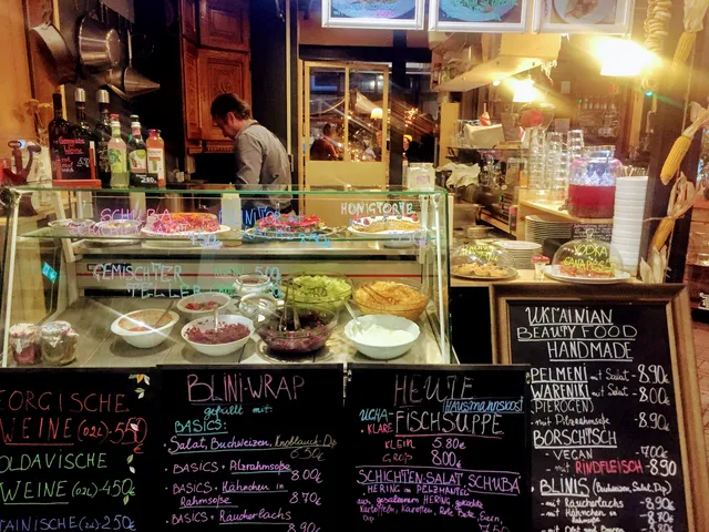 BAB' MARIA (OMA MARIA). Ein Teller voller Heimat. Die erste traditionelle ukrainische Küche in Bremen. Seit 2019.