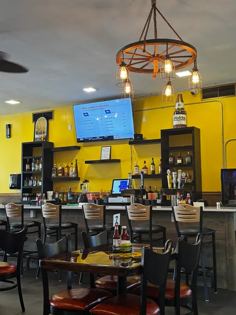 El Arepazo y Pupuseria W 130th St