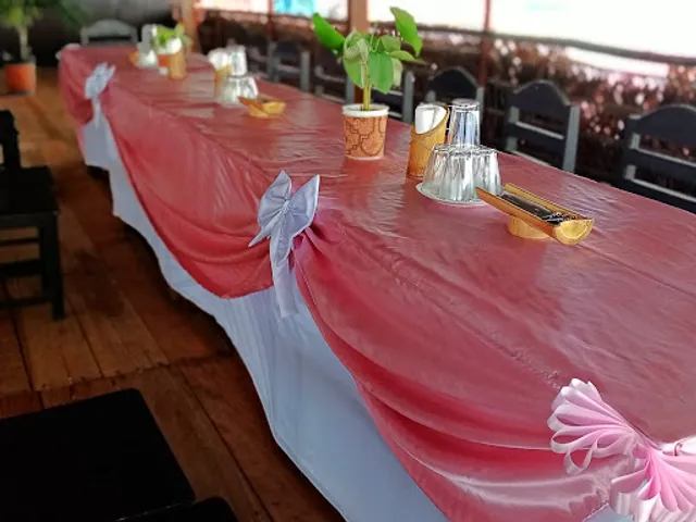 YAKUMAMA RESTOBAR FLOTANTE