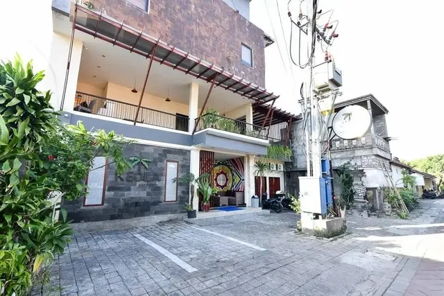 RedDoorz near Legian Street
