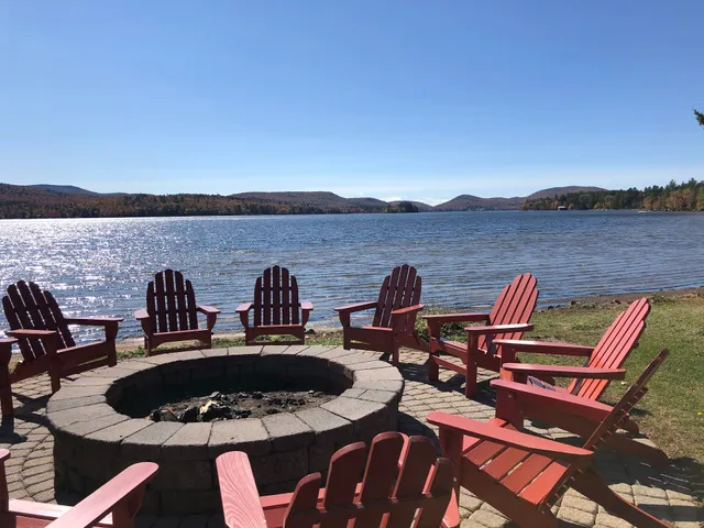 Lake Pleasant Lodge