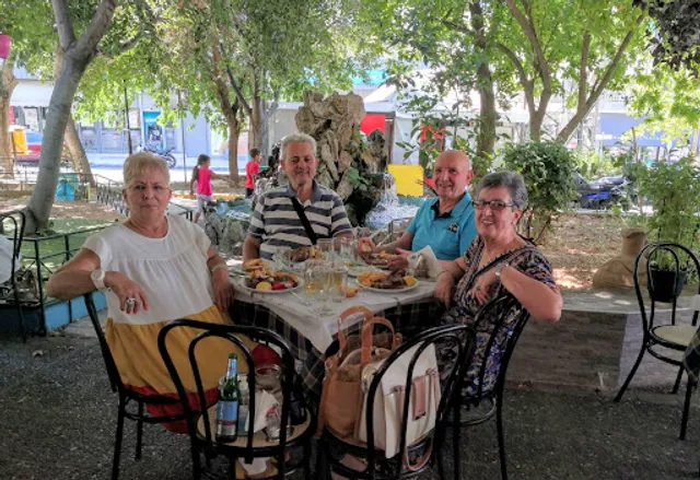 Αιμίλιος - Ηλιούπολη - Σουβλάκια Ηλιούπολη, Ψητοπωλείο Ηλιούπολη, Καλαμάκια Ηλιούπολη, Πίτες Ηλιούπολη, Γύρος Ηλιούπολη