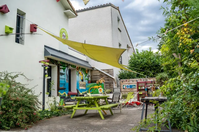 Vélo Gîte Valence 20 euros la nuit. Auberge de Jeunesse.