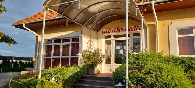 Club Torony Hotel