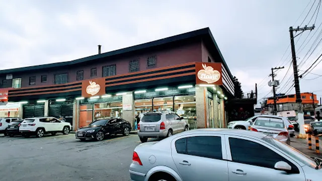 Elaine Pães and Pastries