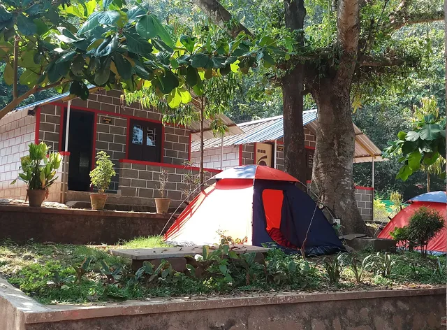 STAYMAKER River Wood Residency