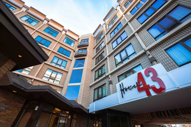 Hotel 43