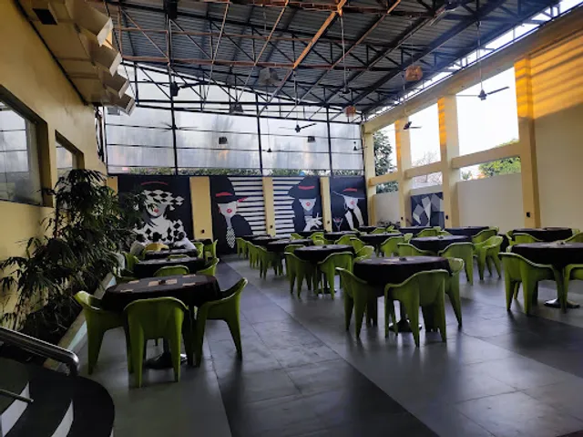 Mana Bar & Restaurant