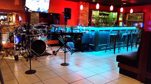 Haywood Lounge Best wings AVL.