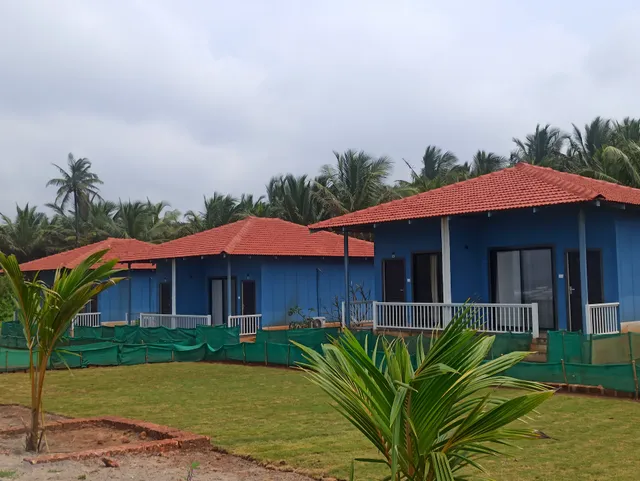 Magnolia By The Beach