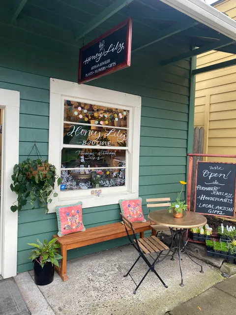 Honey Lily Boutique