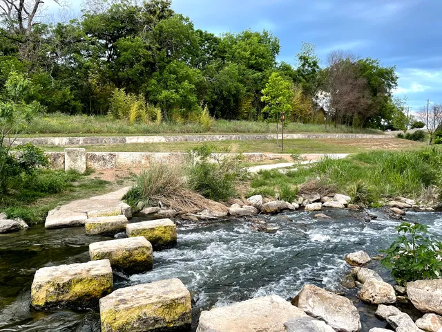 Riverwalk: Eagleland Dr. Trailhead