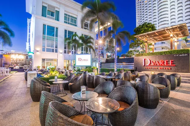 DEE BEACH PUB & RESTAURANT