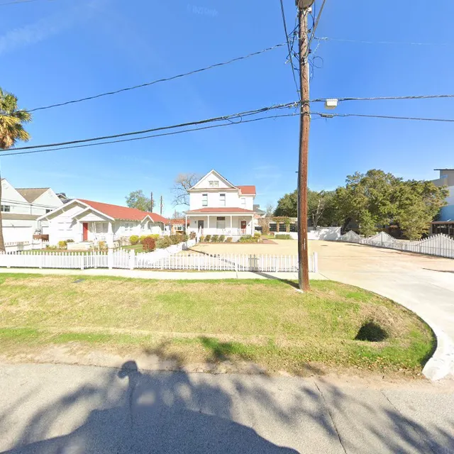 Queen Bee's Tea Room