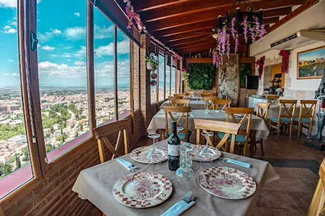 Balcón de Granada (Casa Paco)